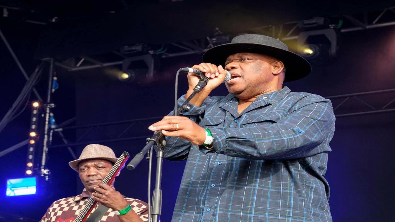 Watch Kanda Bongo Man - Rose Rose {2001} on YouTube Watch Kanda Bongo Man - Rose Rose {2001} on YouTube