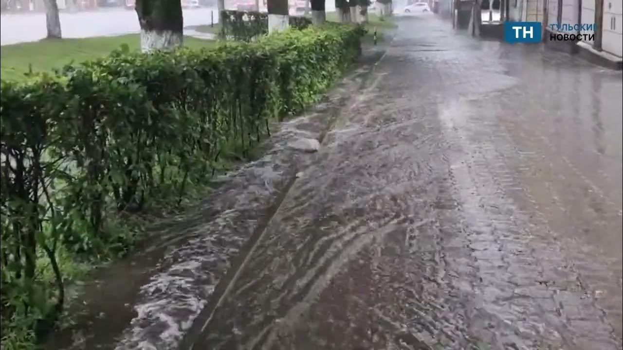 тула ливень. лужа на дороге. тула ливень. локальные подтопления в городе. ливни.