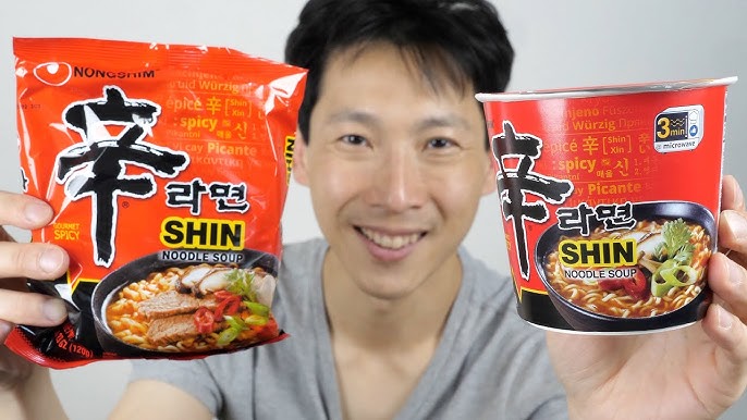 Shin Ramen Kimchi Instant Noodles (Review) Nongshim Shin Ramyun 신라면 김치 농심  Korean Food 🇰🇷 