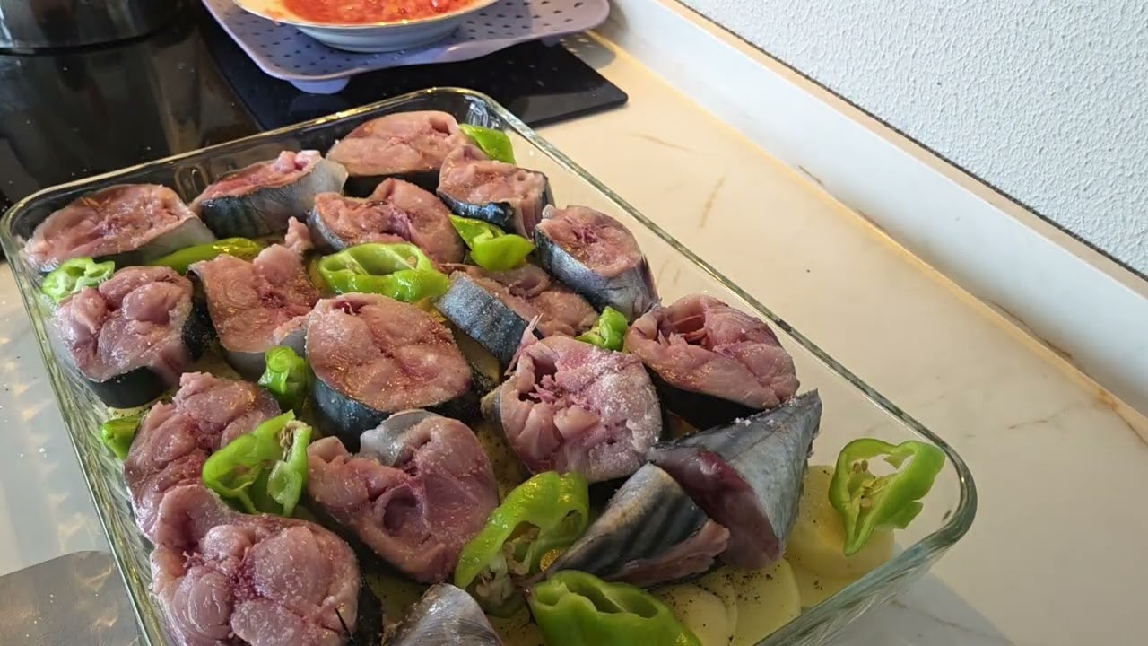 Fırında Palamut Tarifi 😍 Sebzeli, Sulu Sulu ve Lokum Gibi! 🐟👌 Fırında Palamut Tarifi 😍 Sebzeli, Sulu Sulu ve Lokum Gibi! 🐟👌