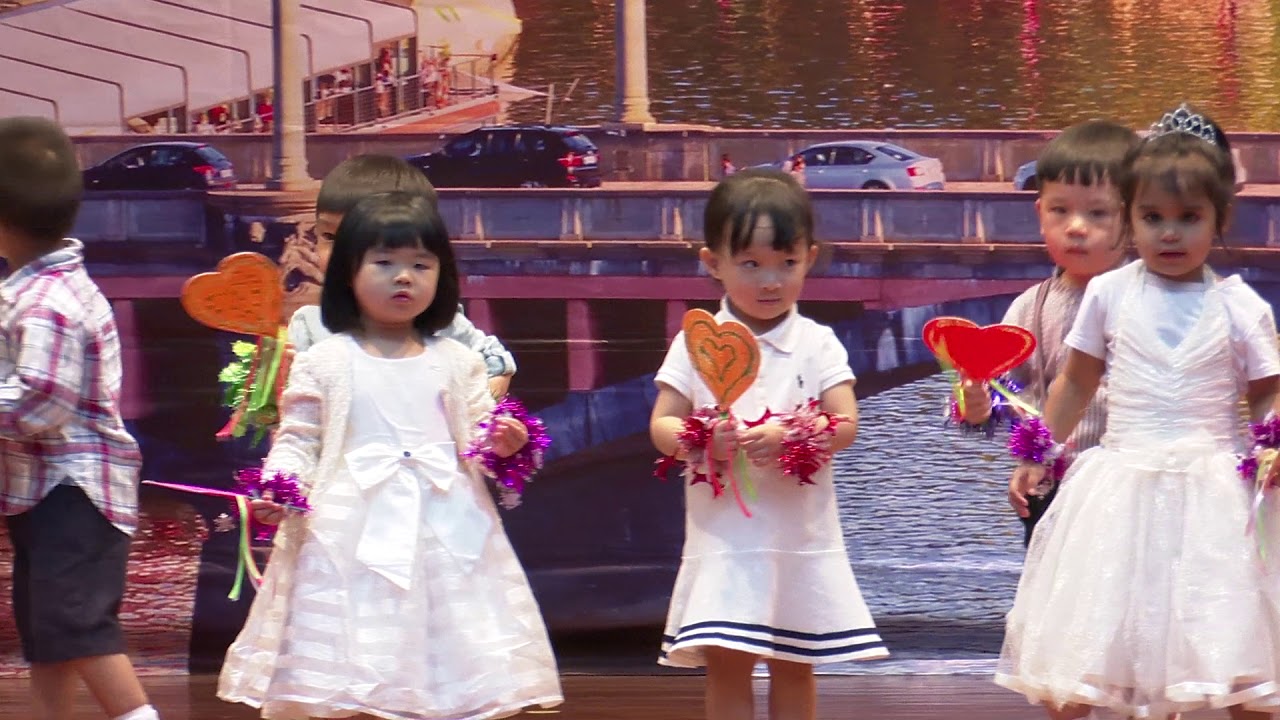 將軍澳英皇幼稚園 NC 學生 抱抱媽咪－親親爹D