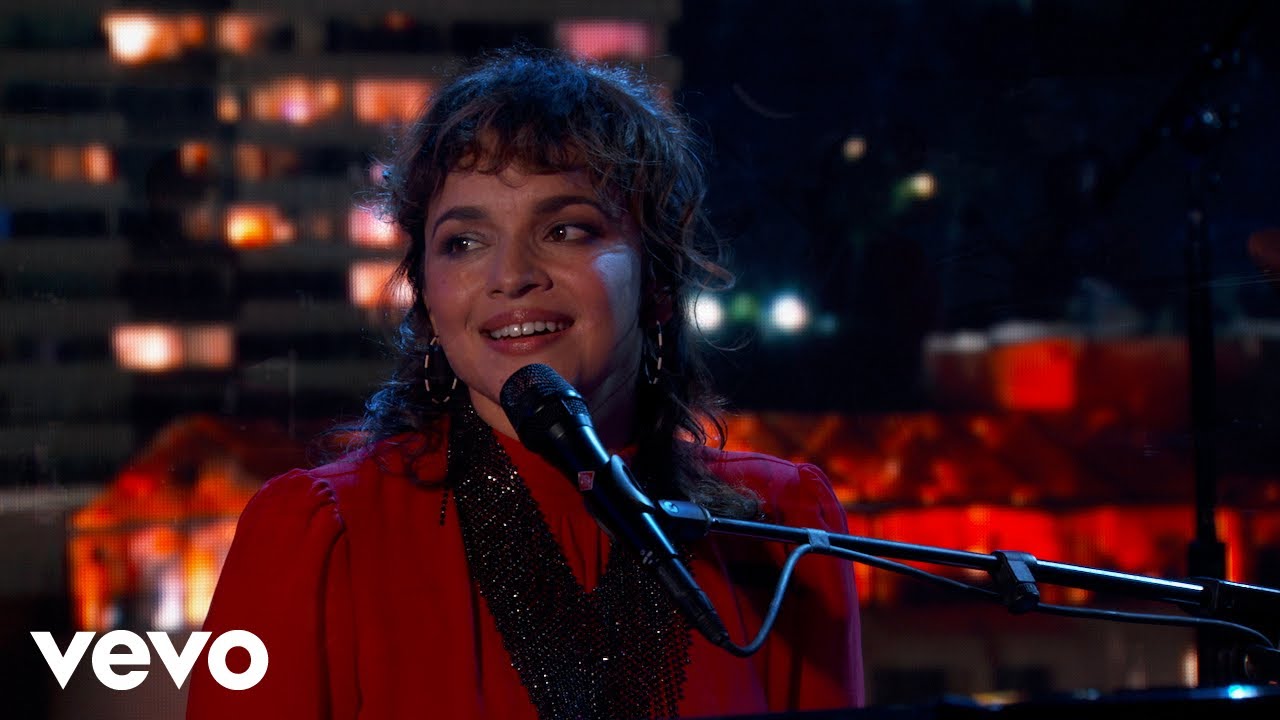 Norah Jones - Christmas Calling (Jolly Jones) [Live From Jimmy Kimmel Live!]