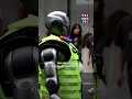 Ref:4Wd_AasKmZ4   un robot humano�de "policier" patrouille en chine !