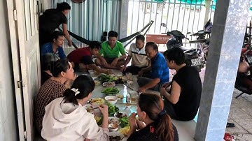 Đặt bẩy chuột trên cây dừa trúng mánh..../