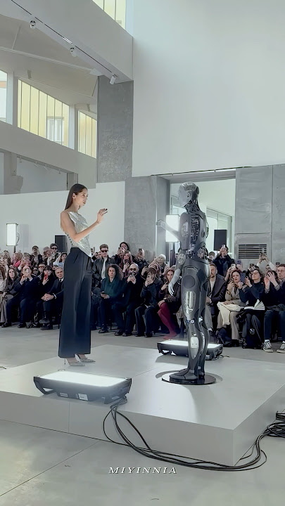 Yasmin Wijnaldum closes Giuseppe di Morabito FW 25 #fashion
