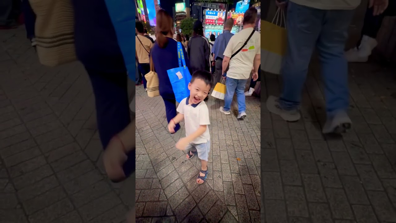 See how little Jun Yit act in Japan street