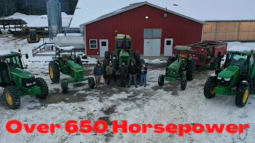Kolik koní má traktor John Deere?