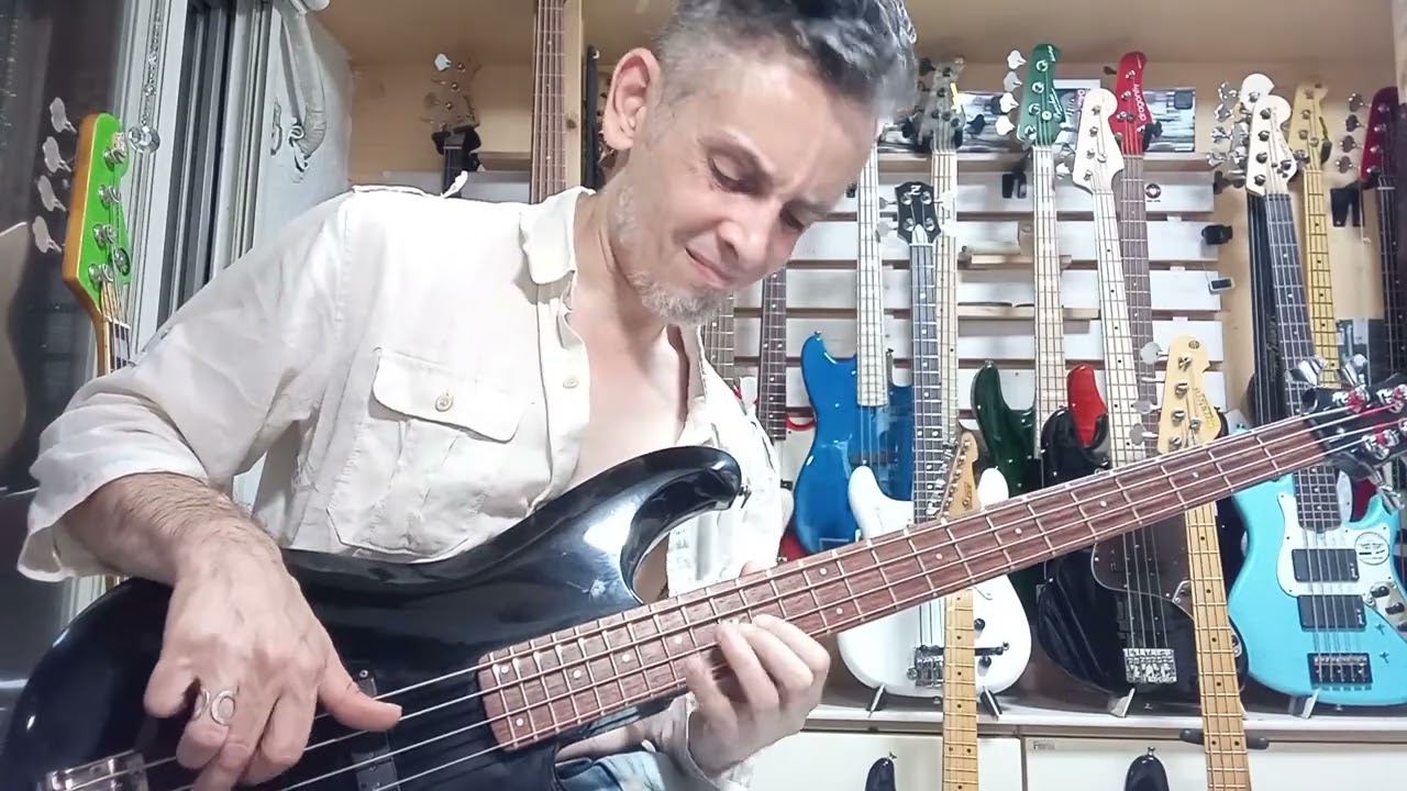 VINTAGE JAPANESE BASS GUITARS: Ibanez RB550 Pre-shipment test