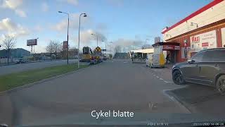 idiot som cyklar mot trafiken