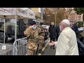 8 dicembre, papa Francesco si ferma a salutare i militari