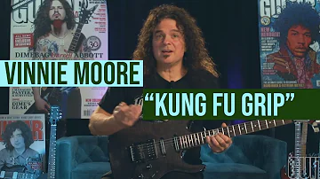 Vinnie Moore - “Kung Fu Grip” lesson