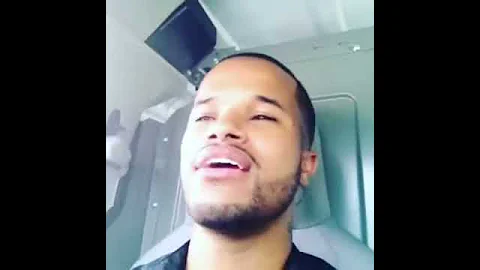 Mariah lip singing at the award show lolol