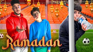 MON PETIT FRÈRE FAIT UN TOURNOIS DE FOOT PENDANT LE RAMADAN ! Va-t-il tenir et ne pas boire ?!