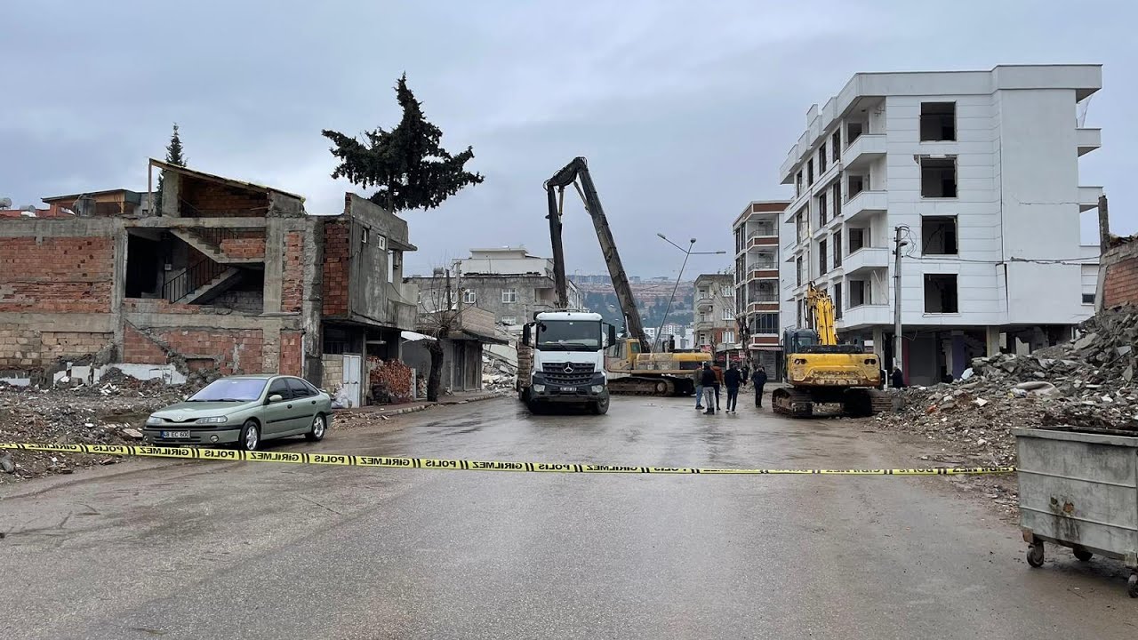 Depremin vurduğu Adıyaman’da yıkım çalışmaları 454’nci gününde devam ediyor