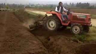 Tractor Hinomoto 4x4 .. 25 HP www.comercialrivas.cl