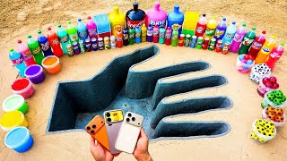 Xiaomi 17 Pro Max vs iPhone 17 \& Big Coca Cola, Fanta, Chupa Chups and Mentos in Hand Hole
