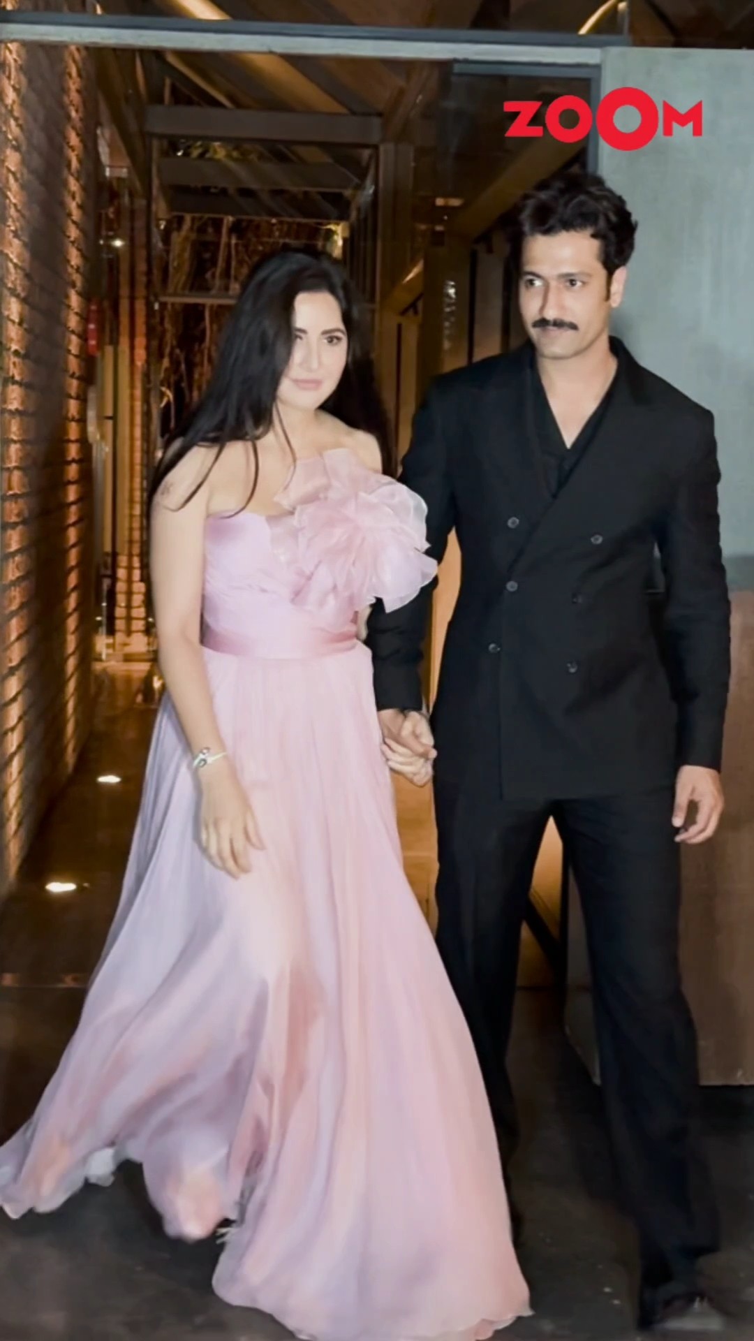 Katrina Kaif-Vicky Kaushal looks ADORABLE as they LEAVE from a friend's wedding function ? #shorts
