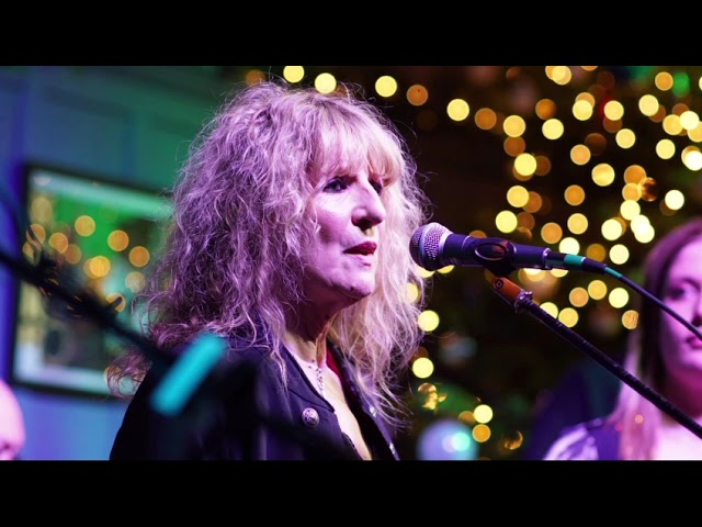 Louise Hatch 'Easy' What a voice!