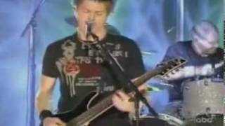 Crossfade - Cold (Live On Kimmel) - 2004 chords