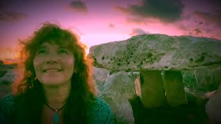 Julia Francis - Ta Cenc Song For Samhain Resimi