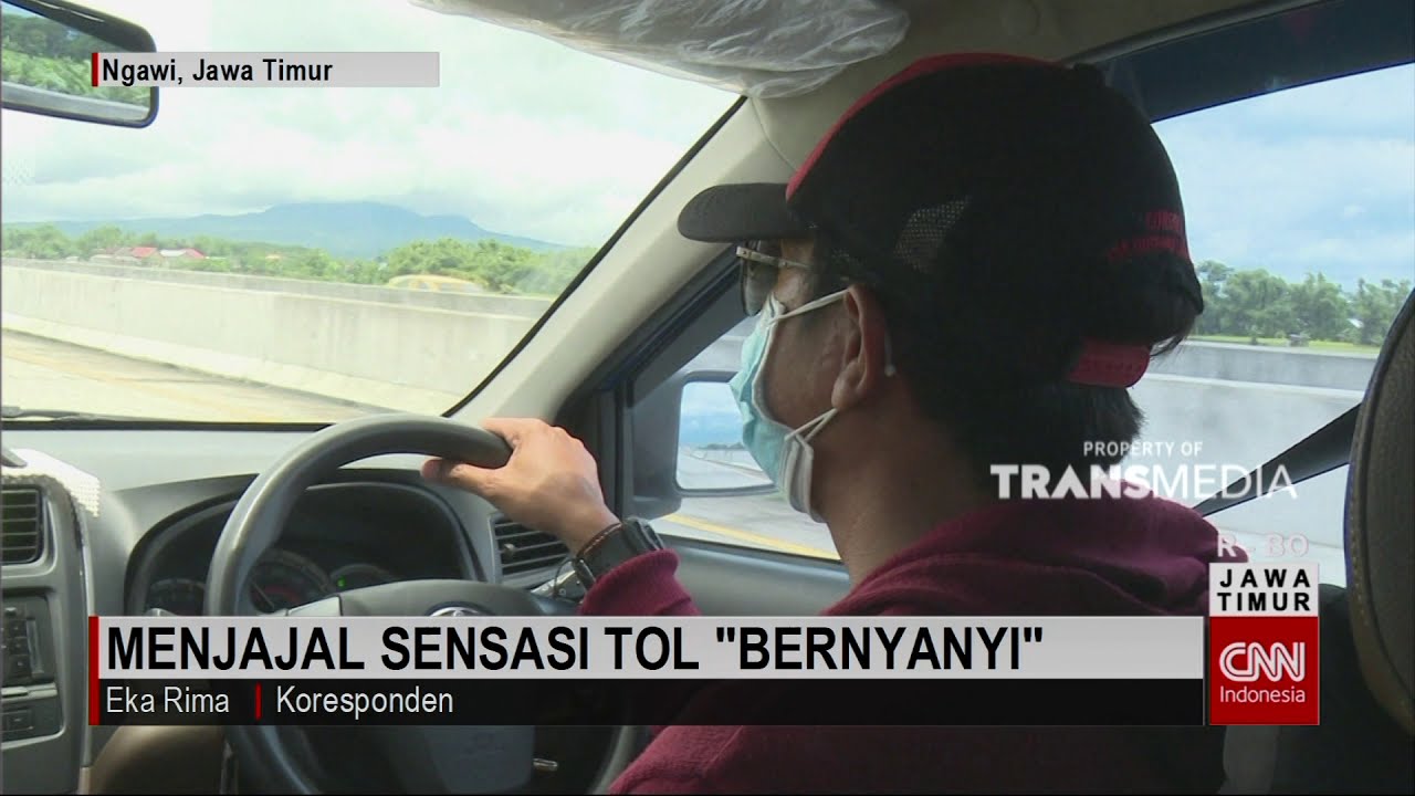 Melintasi Jalan Tol Bernyanyi