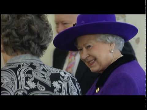 The Queen and The Duke of Edinburgh visit King's Lynn - YouTube