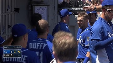 KC@CWS: Five cross the dish for the Royals in the 4th