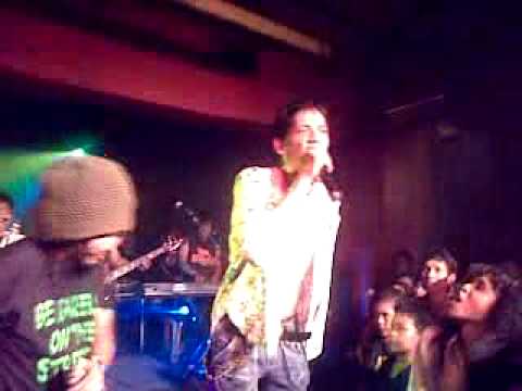 The Flowers - Ngga ada matinya (LIVE @ Jimbani Feat. Steven \u0026 Coconut Treez) .mp4