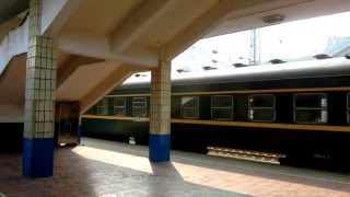 {CNR} DF11 0003 hauling 1204 passenger train arriving at Xinyang Station (信陽站)