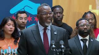 Chicago mayor signs executive order concerning deployment of federal agents