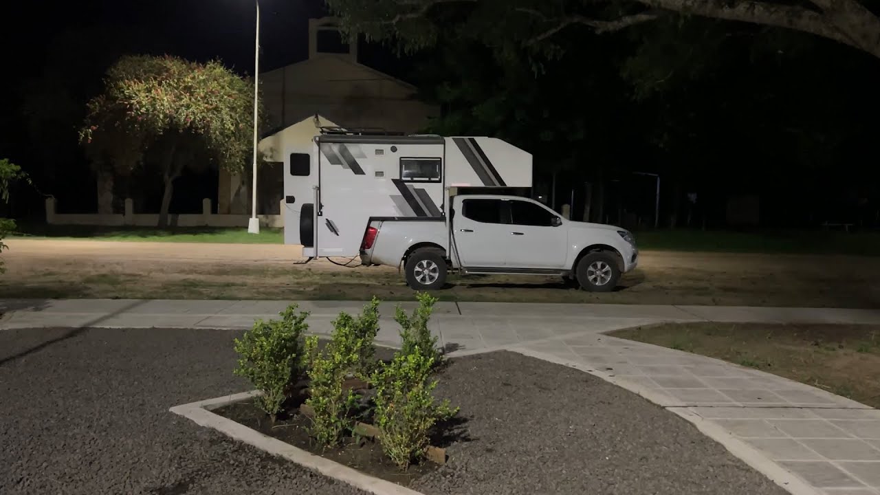 DORMIMOS FRENTE A LA CAPILLA EN UN PUEBLO DE 120 HABITANTES. COLONIA HOCKER, COLÓN, ENTRE RÍOS