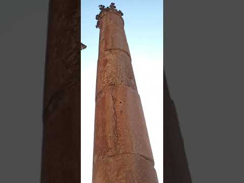العامود الروماني المتحرك في الاردن جرش
