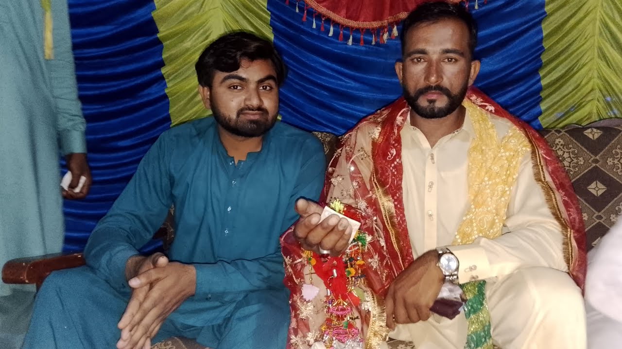 Mehandi lagane ka time shuru 💸💸