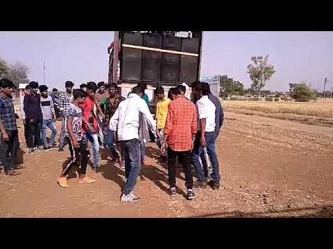 Tirchi Nager Se Dekhu To Hironi Dikhaye ,haath Mein Touch Ko ,oi Haath Mein Touch Ko Mobile Vaali A
