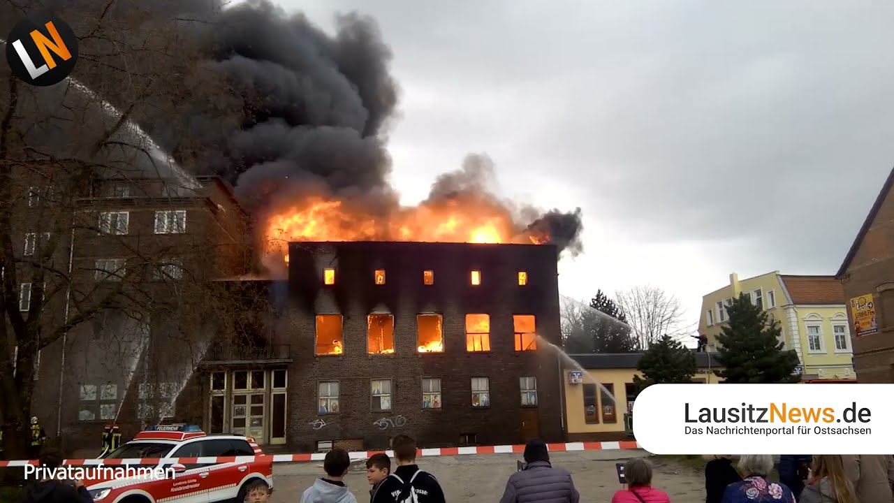 Weißwasser - Ehemaliges Kulturhaus steht in Flammen