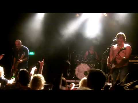 Cosmic Psychos - "Back In Town" (live @ Vera Groningen march 2010)