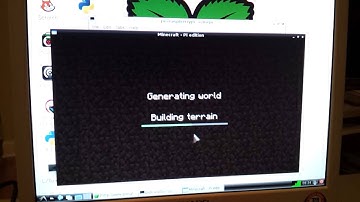 Minecraft: Pi Edition - first launch and building new world