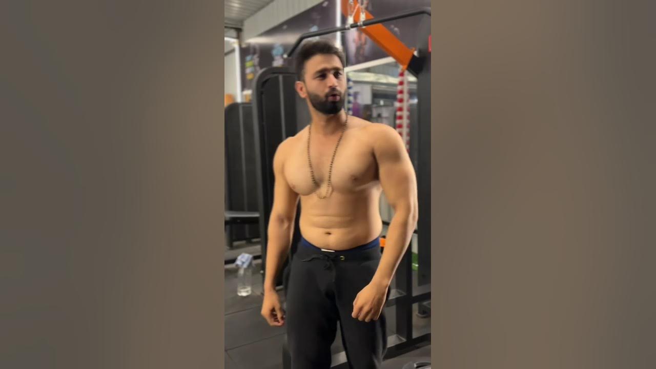 shirtless-handsome-muscular-hunk-4-musclehero-strongandfit