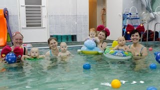 Занятие в бассейне  у малышей до 1 года на новый год(Группа 