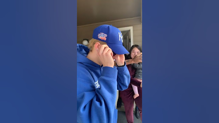 Friends Give the Gift of Seeing Color for the First Time || ViralHog