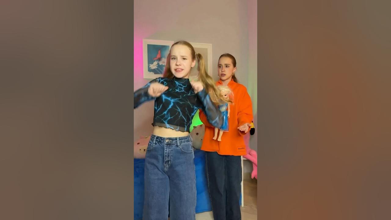 Песня я уже не малышка. Любовь пробежала как вспышка. Песня я уже не малышка. Песня я уже не малышка. Песня я уже не малышка.