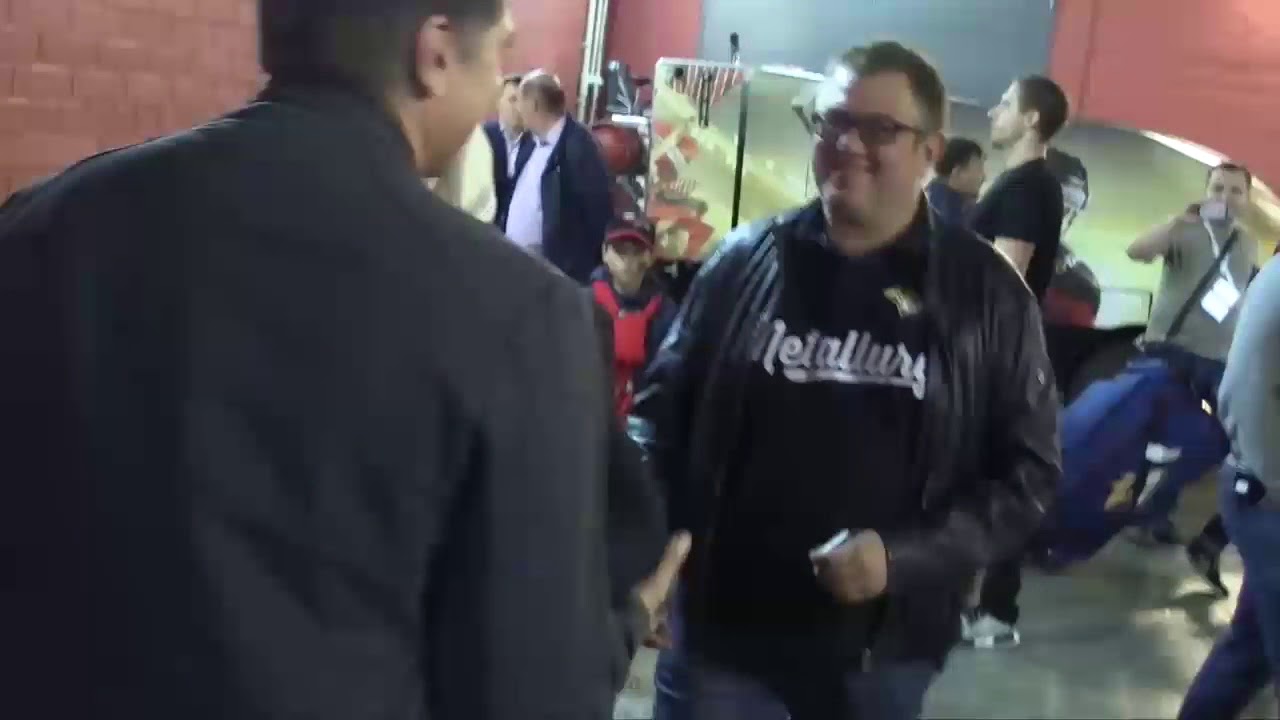 Вице-президент «Магнитки» Величкин предложил корреспонденту «СЭ» Шевченко побороться на руках