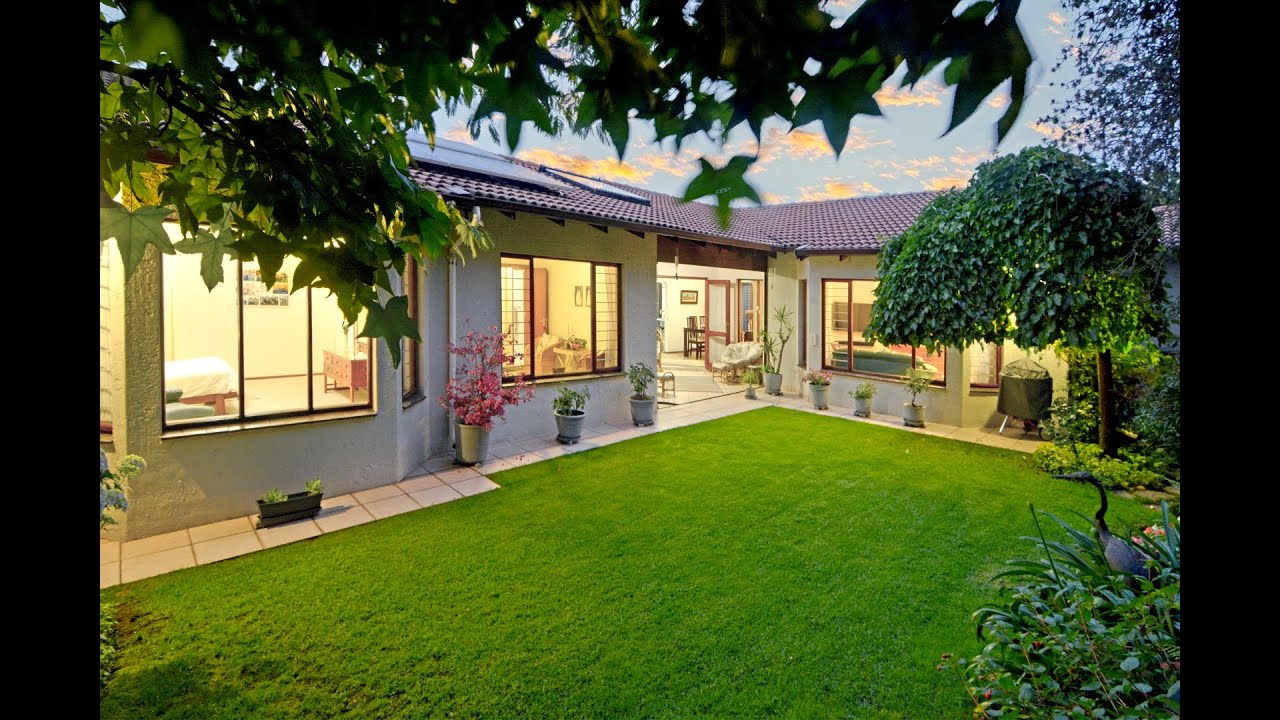 3 Bedroom House For Sale in Bryanston RL16615 Firzt Realty Company