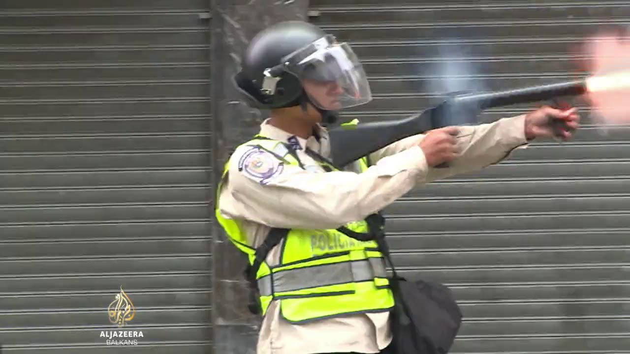 فنزويلا: متظاهرون يطالبون باستقالة مادورو