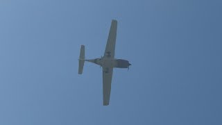 Cirrus SR20 (N302L) Touch and Go departure from Brookhaven Calabro Airport over my house Cirrus SR20 (N302L) Touch and Go departure from Brookhaven Calabro Airport over my house