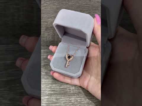 Кулон "Золотий ключик від мого серця" освідчення в коханні 100 мовами в кристалі в оксамитовій коробочці, видео 1