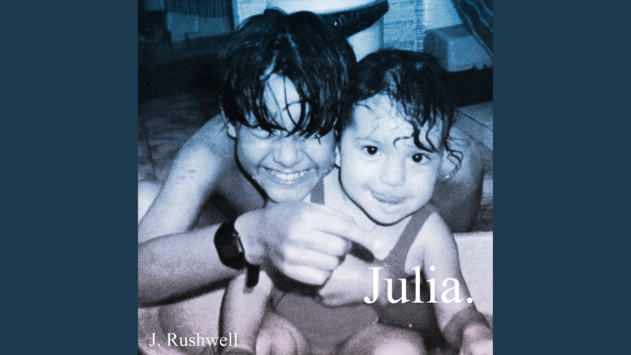 Julia auf YouTube ansehen Julia auf YouTube ansehen