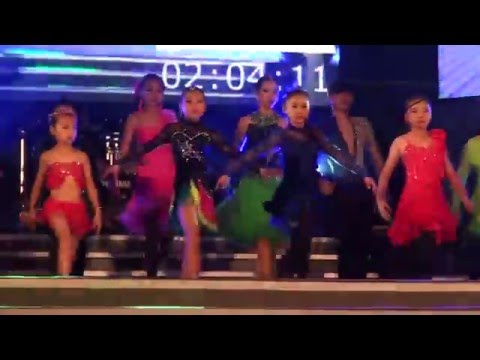 2015跨年第三砲：皇潮花路米＋靚藍辣妞