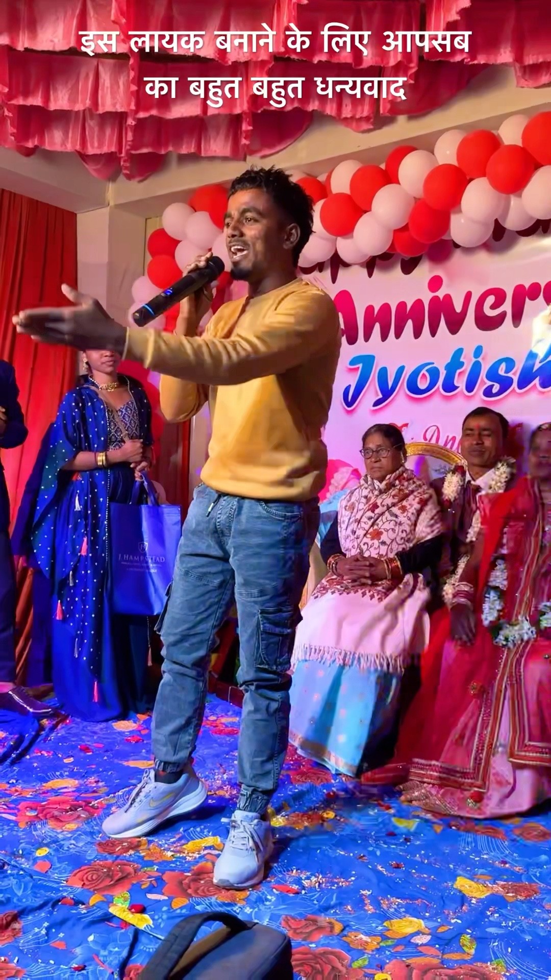 इस लायक बनाने के लिए आपसब का धन्यवाद अपना प्यार आशीर्वाद बनाए रखिएगा आपसब के बिना मैं कुछ नहीं !!