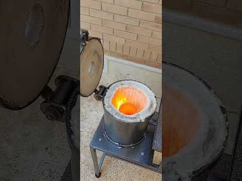 ذوب کردن نقره در کوره شجر شیراز سنگ تراش شیراز گوهرتراشی محسن عباسی